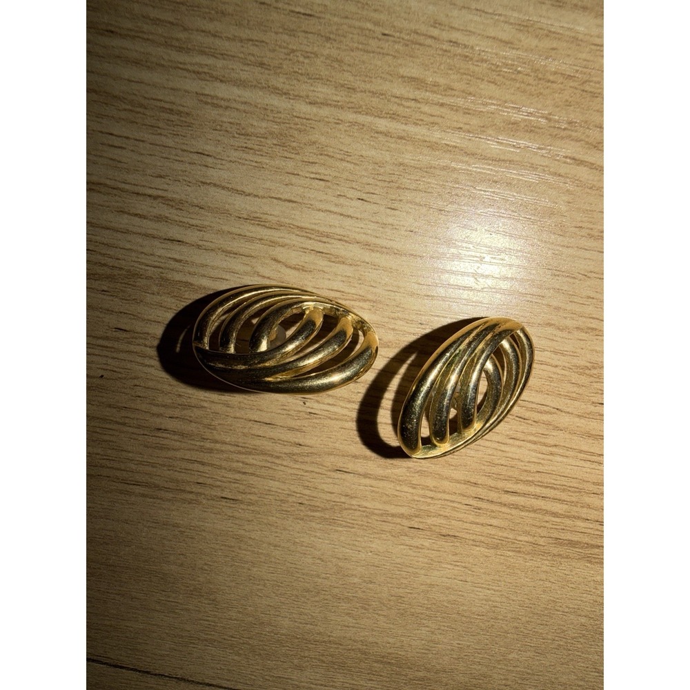 VINTAGE TRIFARI OPENWORK GOLD TONE OVAL POST EARRINGS